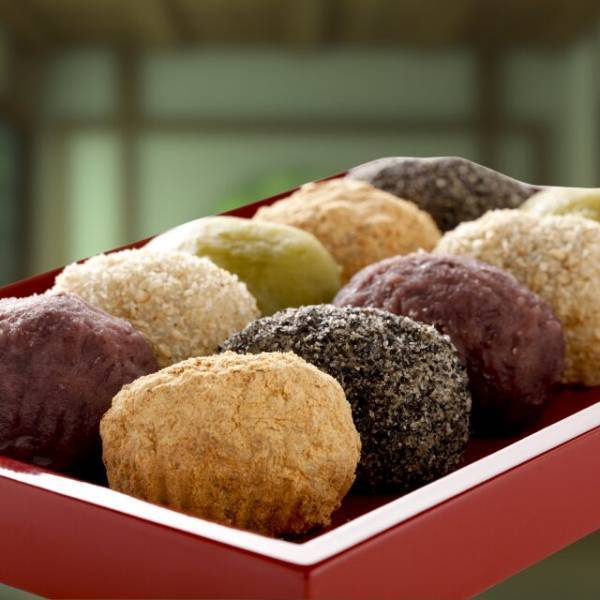 両親の外出中…隣のおばあちゃん「おはぎ作ったから食べて」帰宅した両親に伝えると⇒予想していなかった【返答】に「…えっ？」