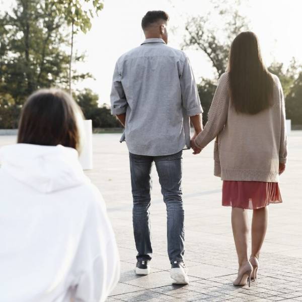 妹「お姉ちゃんの婚約者欲しい！」父「妹に譲れ。譲らないなら…」肉親からの容赦ない要求。しかし数日後⇒婚約者の”連絡”に「え？…」