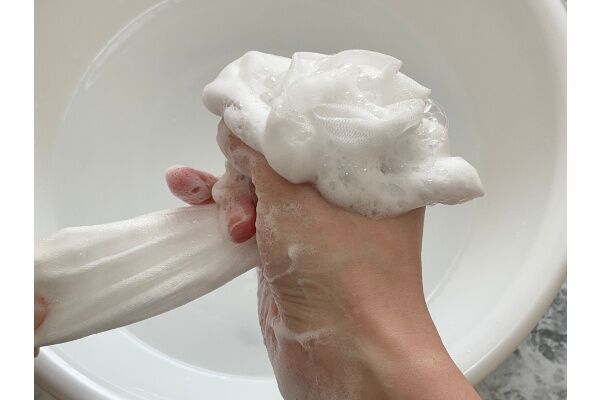 “牛乳石鹸”が再ブーム!? スキンケアに「固形石鹸」を使うメリット・デメリットを解説