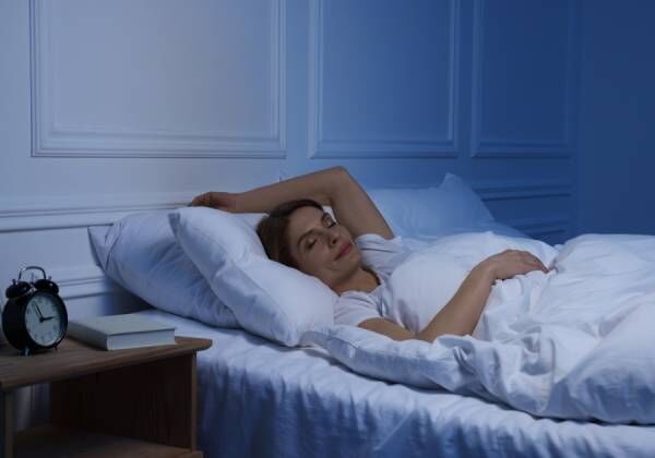 体調不良の原因は“寝相”かも…【医師監修】睡眠の質向上につながる「寝姿勢」のポイント