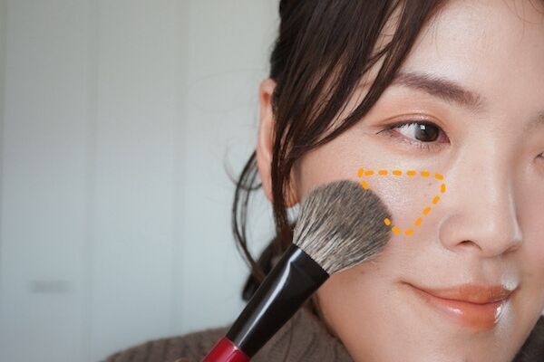 顔のたるみが引き締まって見えます！ 40代コスメマニアが実践する「小顔メイクテク」