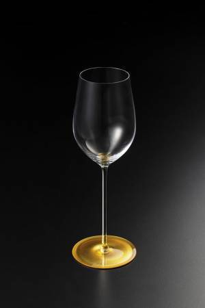 金箔の箔一がワイングラスの名門ブランド『リーデル』と24Kの金箔で輝く「大吟醸・純米酒用グラス」を開発