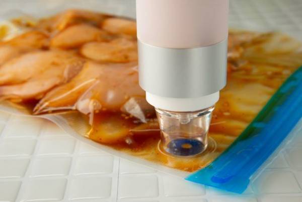 アウトドアでも活躍する、重さ131gのミニ真空パック器　CAMPFIREにて9月29日まで販売