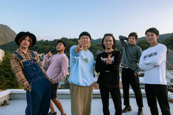 若者に絶大な人気を誇る3人組音楽ユニット「TENSONG」の結成秘話インタビューを公開！