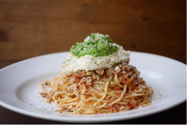 トマトソースを使わない“塩のミートソース”スパゲッティ！奥池袋のカフェ『ROCKET CAFE』に期間限定メニュー登場、10/1～提供
