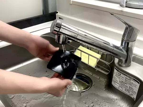 累計販売数150万セットを突破した「あしあげ隊ゴムマット」シリーズより『電子レンジ／トースターなど 移動抑制シリコンマットTFi-2006』を11月に発売