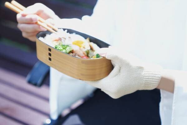 家庭内や会食での感染対策に！片手で簡単、口元を覆うだけの手袋型マスク【ハンドmask】2021年9月16日発売