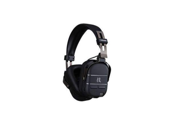 独自の立体音響テクノロジーを採用した完全ワイヤレスのヘッドホン型ベースアンプを発売　～ステージ上のような臨場感あるベースアンプのサウンドを実現。スマートフォンとの連携で練習も楽しく～