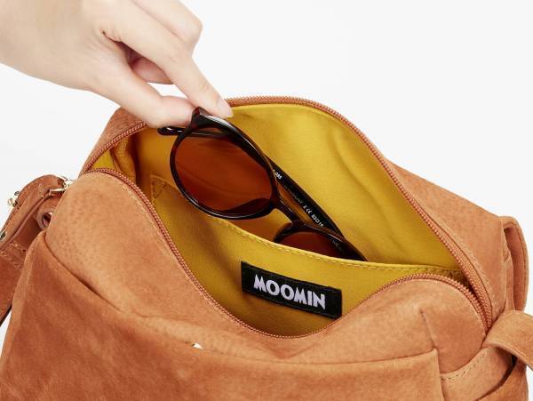 ムーミンとスナフキンの再会エピソードをちりばめた、＜おかえりスナフキン＞高級本革スウェードのショルダーバッグ新発売！