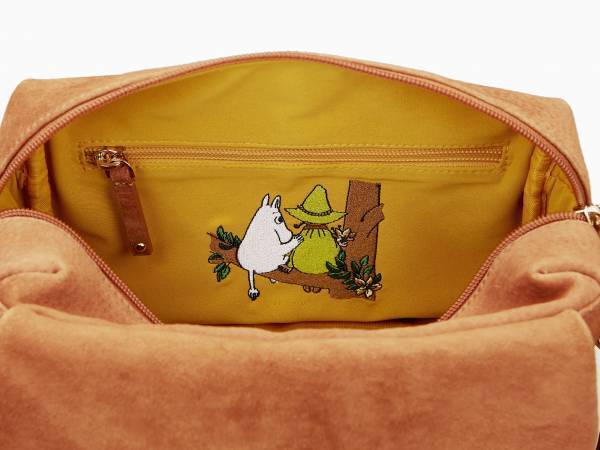 ムーミンとスナフキンの再会エピソードをちりばめた、＜おかえりスナフキン＞高級本革スウェードのショルダーバッグ新発売！