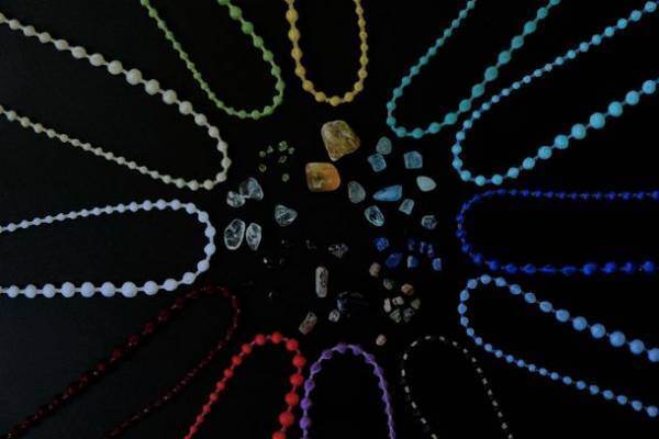 まるで糸の宝石！誕生石の色を忠実に再現した、お守り代わりになる刺繍糸ネックレスがトリプル・オゥから誕生！