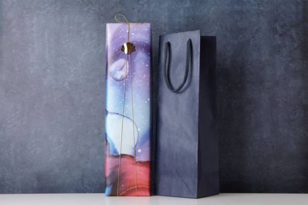 海底で熟成されたワインSUBRINAが、秘書が選ぶ手土産として「話題賞」を受賞！ムック本「接待の手土産2022」に掲載