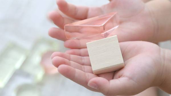 株式会社ベルビーのオリジナルブランド、ベルビーアンファンより子供も大人もいっしょに楽しめる！キラキラ光る日本製アクリル積み木が新登場　9月7日よりMakuakeで先行販売開始！