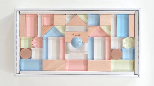 株式会社ベルビーのオリジナルブランド、ベルビーアンファンより子供も大人もいっしょに楽しめる！キラキラ光る日本製アクリル積み木が新登場　9月7日よりMakuakeで先行販売開始！