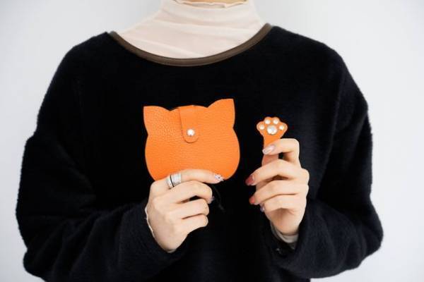 アルコール除菌可能なネコ型レザーマスクケース　販売個数2,000個突破！＜株式会社石井＞