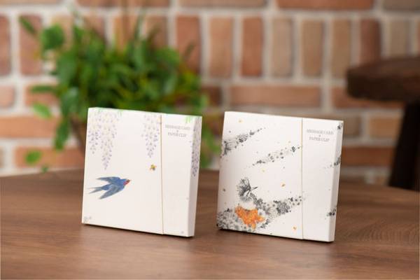 伝統息づく九谷焼作家の絵を、さりげなく暮らしの中に　メッセージカード＆紙製クリップ「MESSAGE CARD＆PAPER CLIP 藤と燕／山翡翠(ヤマセミ)」新発売