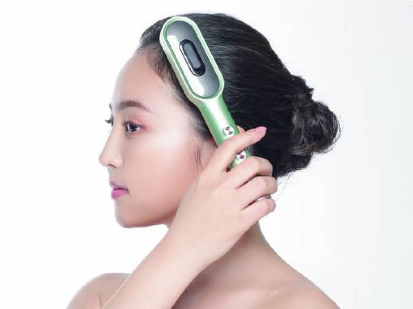 フェイス・ネック・デコルテを1本でケアできるEMS美顔器『miroku brush』、大手量販店で取り扱い開始