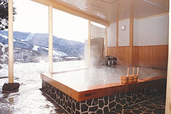 スキー・スノーボードのシーズン到来！年末年始、1・2月など混みあう時期の先取り予約ができる「先行発売！速報版　スノボ＆スキー」を9/16発売