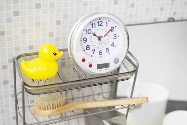 パパママ世代が制作　時計の読み方がお風呂で学べる「MAG(マグ)生活防水知育時計 お風呂deよ～める」を10月12日にECサイトで販売開始