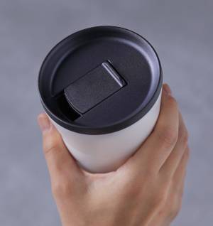 セラミック加工で最後のひと口までおいしく京セラ「CERAMUG（セラマグ） タンブラー＜蓋付き＞」を発売