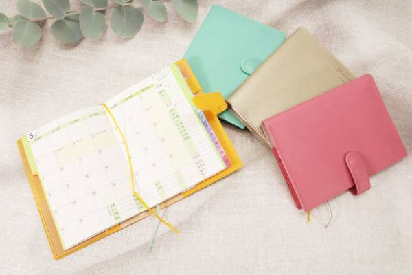 「大人の女性に大人気のクツワ手帳」2022年度版が発売されました