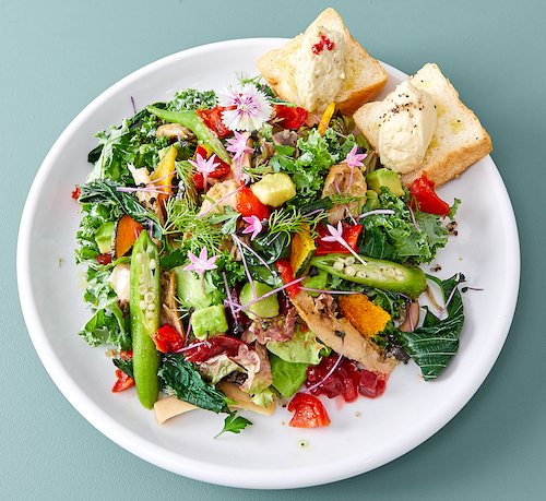 フラワーライフスタイルブランド 「FLOWERS BAKE & ICE CREAM」9月18日（土）グランドリニューアルオープン花を味わい、ココロとカラダに栄養を届ける新フラワーメニュー誕生全フードメニューは、イートイン、テイクアウトいずれも可能