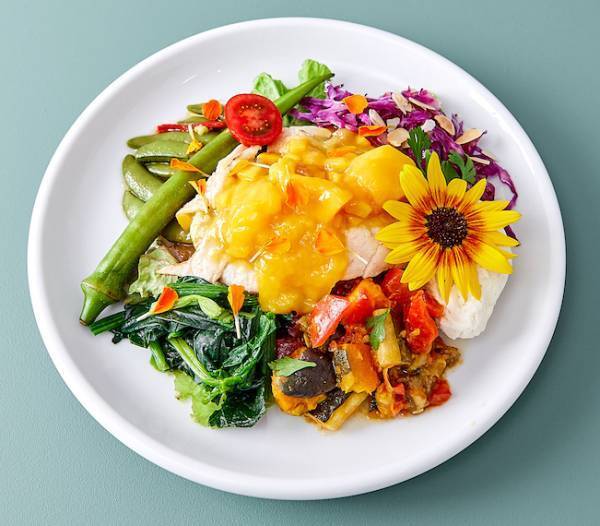 フラワーライフスタイルブランド 「FLOWERS BAKE & ICE CREAM」9月18日（土）グランドリニューアルオープン花を味わい、ココロとカラダに栄養を届ける新フラワーメニュー誕生全フードメニューは、イートイン、テイクアウトいずれも可能