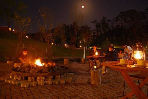 秋深まる「大自然の冒険テーマパーク」にて、仲間と共に、日頃のストレスから解放。本能を揺さぶる大興奮を！