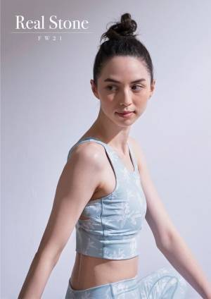 ヨガ＆フィットネスブランドの「リアルストーン」が「国際ガールズ・デー」(10月11日)をモチーフとした限定ウェアを自社オンラインで10月1日から販売開始