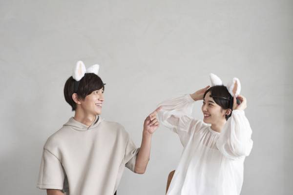 ハロウィンにもぴったりな黒耳verが当たるかも？脳波で動くネコミミ型コミュニケーションツール【necomimi】の一般販売を開始