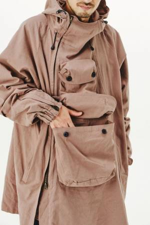 アスディック、アンバサダーとの共同開発で商品化　カメラ好きの為のアウトドアウエア発売