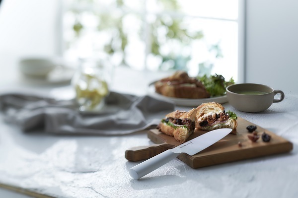 新セラミック素材による切れ味の持続性と使い心地を追求したデザイン「cocochical(ココチカル)」セラミックナイフ9月30日（木）から一般販売開始