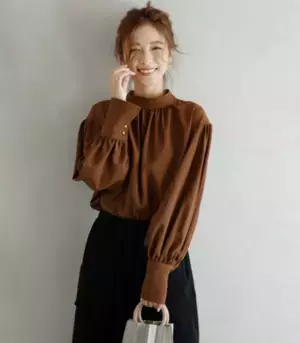 Qoo10 Fashion Trend Report #17　1枚でもレイヤードでも楽しみたい秋コーデ！甘すぎず大人可愛いキレイ目のシャツ・ブラウス