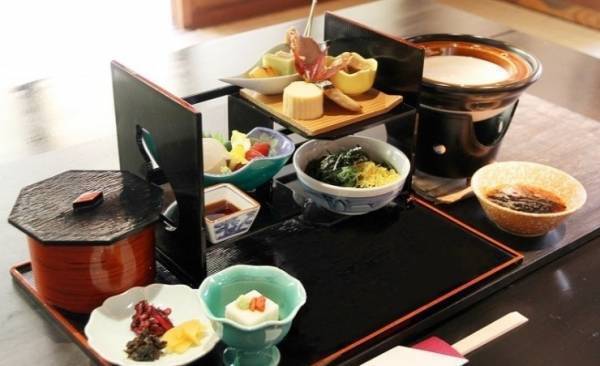 ～ 貴船料理旅館街で昼食の饗宴 ～「貴船 昼食きっぷ〈秋版〉」を発売します