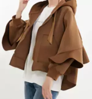 内田理央も連呼！「すっごく可愛い！！」デザイン性の高さでモードな着こなしも叶うフリルパーカー風フーディガン！TOKYO FM「Qoo10 presents 内田理央の明日、なに着よ？」