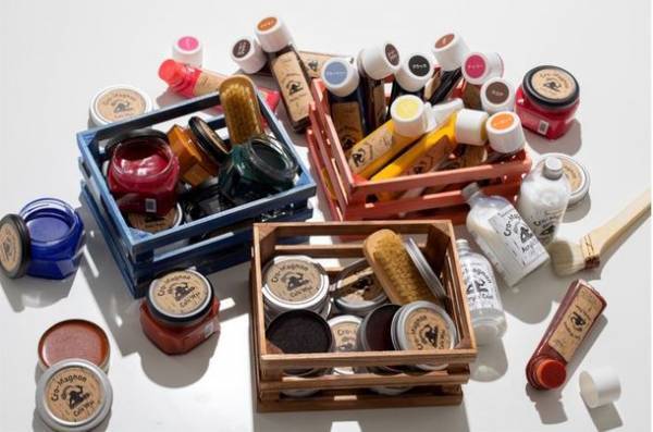 老舗の靴クリームメーカーが開発、DIY専用木材塗料の新しいカタチ「クロマニョンペイント」シリーズがCAMPFIREにて先行販売を開始！