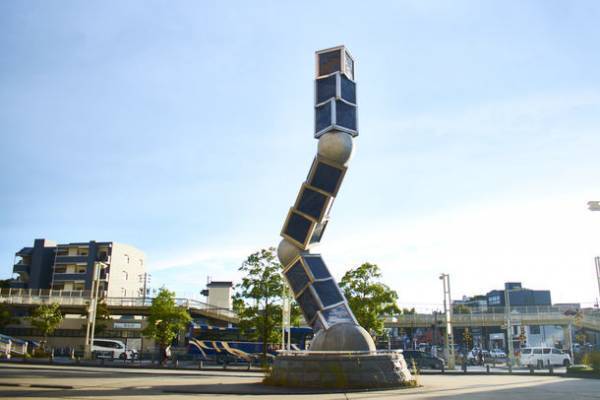 伝統工芸と現代アートが融合した展覧会、嵐絞り藍染作家 早川嘉英の「なに？コレ！」をアートビルKONMASAで10月16日より開催 ＠名古屋