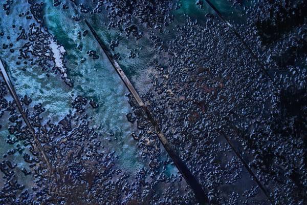 伝統工芸と現代アートが融合した展覧会、嵐絞り藍染作家 早川嘉英の「なに？コレ！」をアートビルKONMASAで10月16日より開催 ＠名古屋