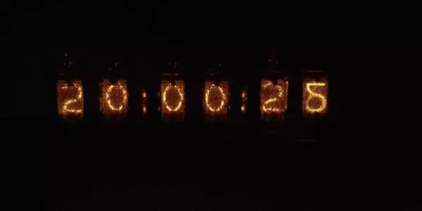 貴重なニキシー管時計のクラウドファンディングをCAMPFIREにて10月24日まで実施