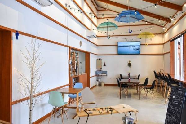 天気や時間に応じたクリームソーダを楽しめる、雨と癒しをコンセプトにした喫茶店が大洗駅すぐ隣にオープン