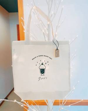 天気や時間に応じたクリームソーダを楽しめる、雨と癒しをコンセプトにした喫茶店が大洗駅すぐ隣にオープン