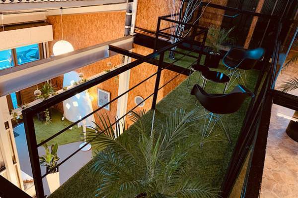 微細高精度加工で作る透明な超リアル昆虫図鑑を発表　～細さΦ0.125mmの極細クモの巣がスゴい～