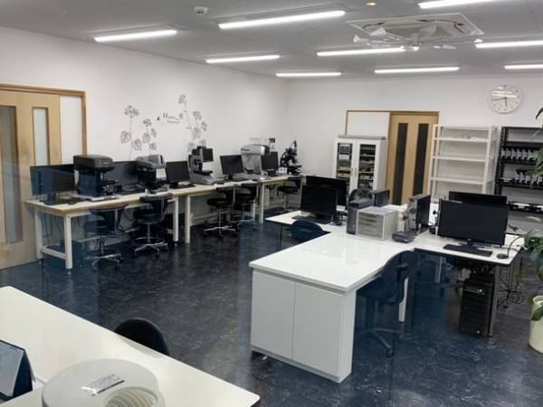 微細高精度加工で作る透明な超リアル昆虫図鑑を発表　～細さΦ0.125mmの極細クモの巣がスゴい～