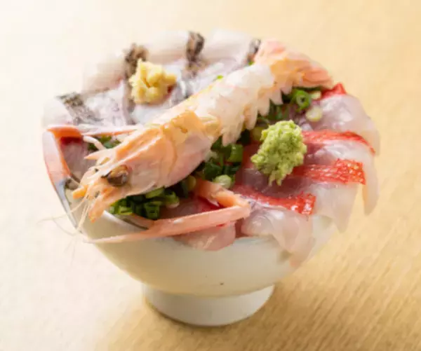 駿河湾を一望しながら海鮮丼を堪能！新東名 NEOPASA駿河湾沼津(上り)に海鮮丼専門店「おさかな丼屋 とと丸食堂」が10/8(金)リニューアルオープン！