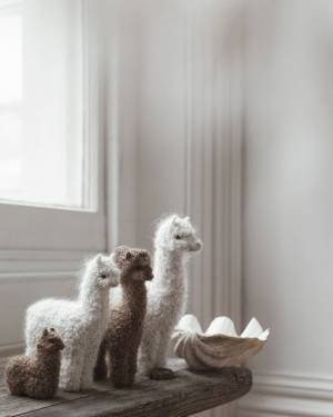 日本初登場！フェアトレードのニットブランド「Petit Kolibri」の製品を、ベビーギフト専門店amaより10月10日に発売