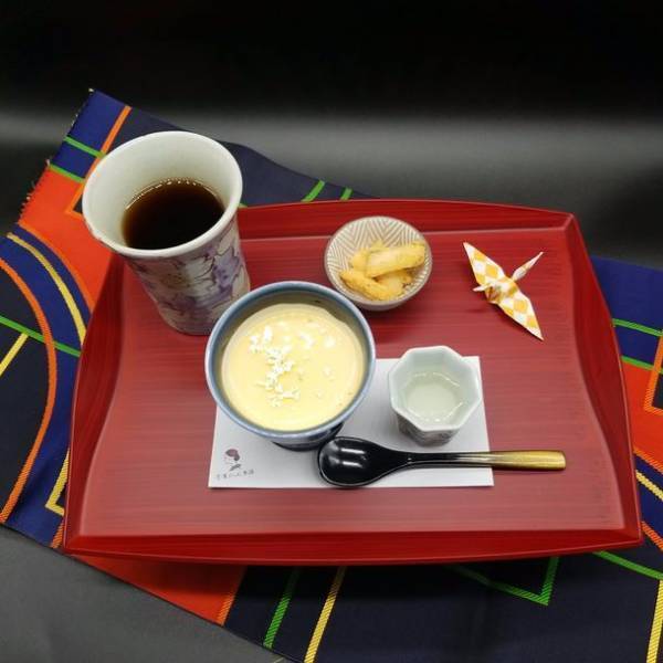 金沢・ひがし茶屋街のプリン専門店「金澤ぷりん本舗」より地酒「福光屋」コラボの日本酒をかけて愉しむ日本酒プリンを販売開始