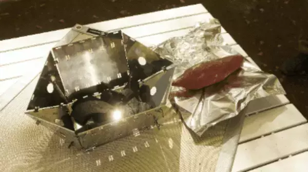 使い方無限＆変幻自在！キャンプの少人数化に対応した『折り紙グリル』を町工場プロジェクトと共同開発！東京インターナショナル・ギフト・ショーで一般販売に先駆け先行受付