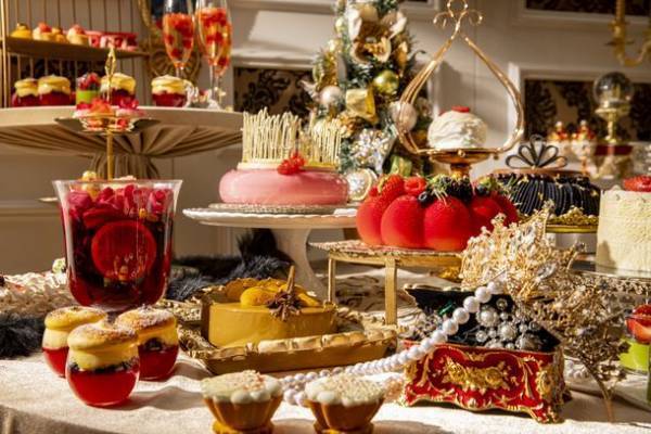 【ヒルトン東京】新スイーツ＆ランチビュッフェ『King ＆ Queenのクリスマス』開催