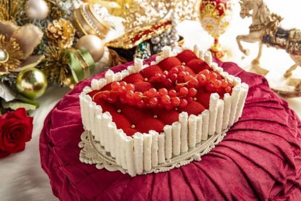 【ヒルトン東京】新スイーツ＆ランチビュッフェ『King ＆ Queenのクリスマス』開催