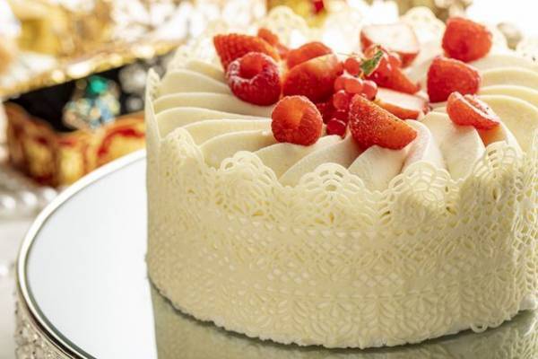 【ヒルトン東京】新スイーツ＆ランチビュッフェ『King ＆ Queenのクリスマス』開催